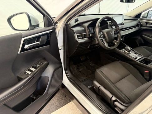 Used 2022 Mitsubishi Outlander ES image 25
