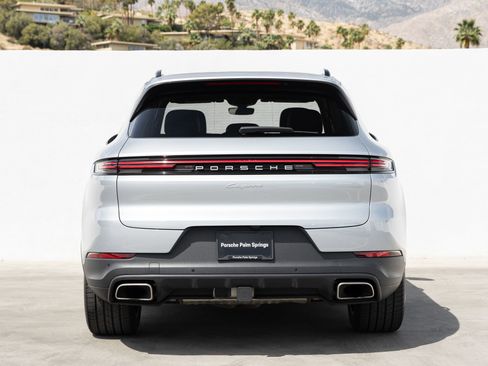 Certified 2025 Porsche Cayenne image 6