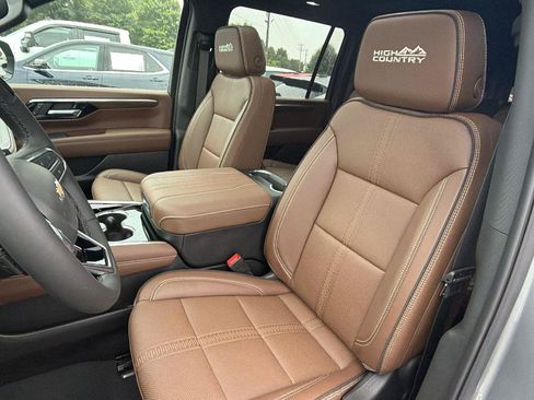 New 2026 Chevrolet Suburban High Country AWD/4WD image 5