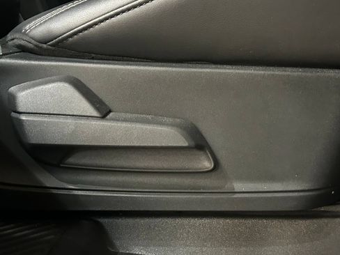 Used 2022 Ford Explorer XLT w/ Equipment Group 202A AWD/4WD image 68