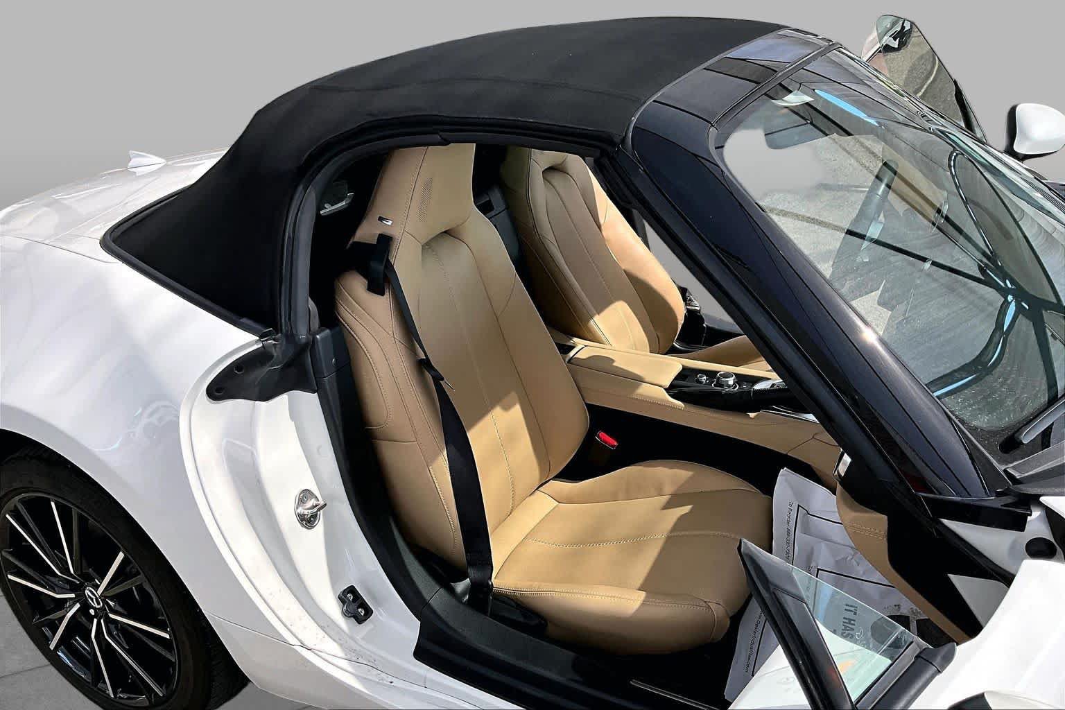 Used 2024 MAZDA MX-5 Miata Grand Touring RWD image 9