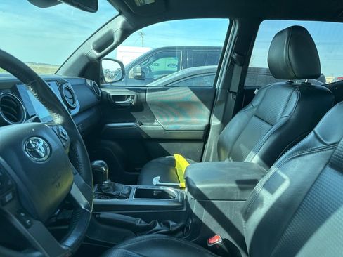 Used 2019 Toyota Tacoma TRD Sport w/ TRD Premium Sport Package image 5