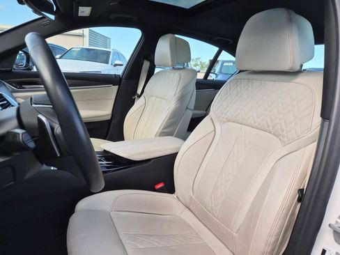 Used 2021 BMW 530e w/ Premium Package image 15