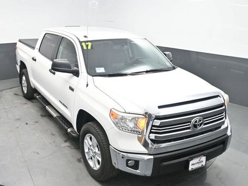 Used 2017 Toyota Tundra SR5 w/ SR5 Upgrade Package AWD/4WD image 26