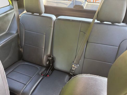 Used 2022 Chevrolet Traverse LT w/ LT Premium Package FWD image 14
