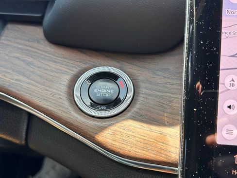 Used 2024 Jeep Grand Cherokee L Summit w/ Luxury Tech Group V image 37