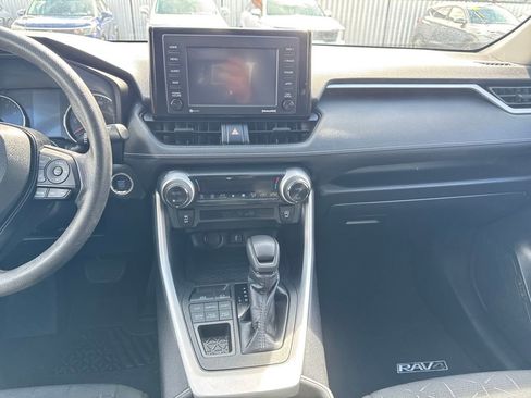 Used 2021 Toyota RAV4 XLE w/ Carpet Mat Package (TMS) image 20