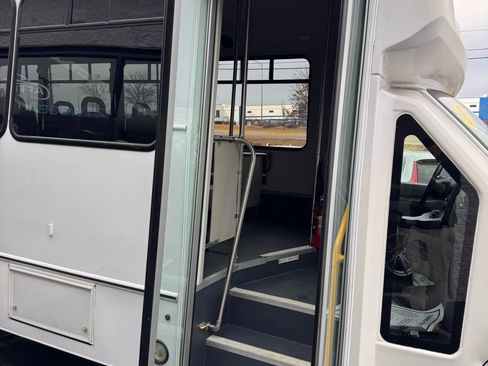 Used 2015 Ford E-450 and Econoline 450 Super Duty w/ Shuttle Bus Prep Package image 21