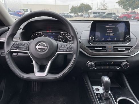 Used 2023 Nissan Altima 2.5 SV image 10