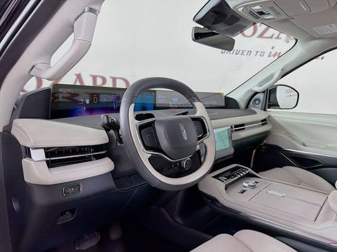 New 2026 Lincoln Navigator Reserve AWD/4WD image 10