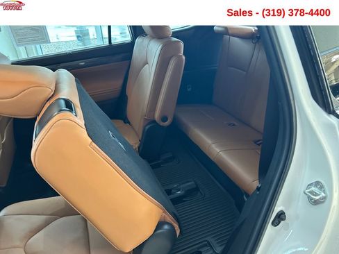 Used 2022 Toyota Highlander Platinum AWD/4WD image 24