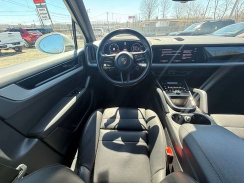 Used 2024 Porsche Cayenne AWD/4WD image 27