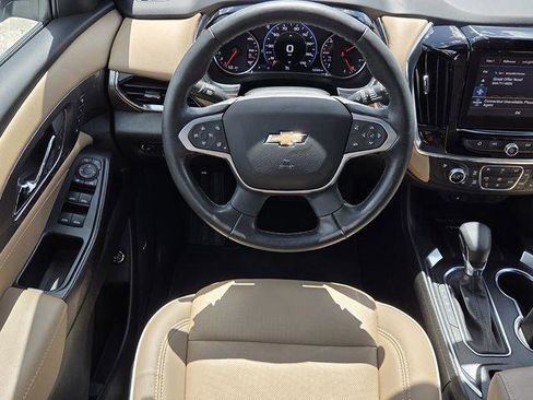 Used 2023 Chevrolet Traverse Premier FWD image 12