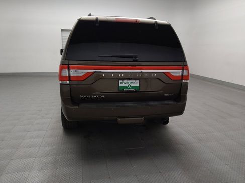 Used 2016 Lincoln Navigator Select image 6