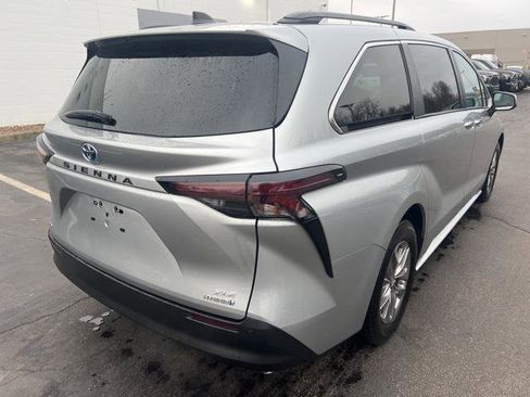 Certified 2024 Toyota Sienna XLE image 4