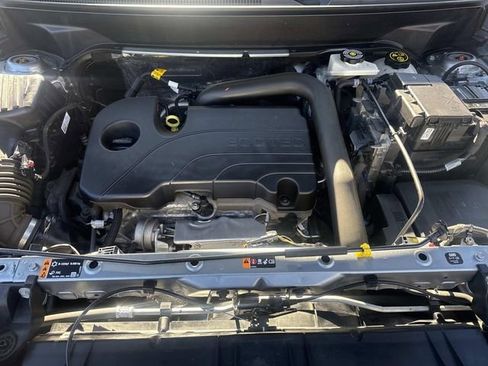 Used 2023 GMC Terrain SLT image 13