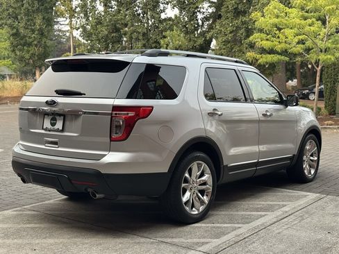 Used 2015 Ford Explorer XLT w/ Equipment Group 202A FWD image 5