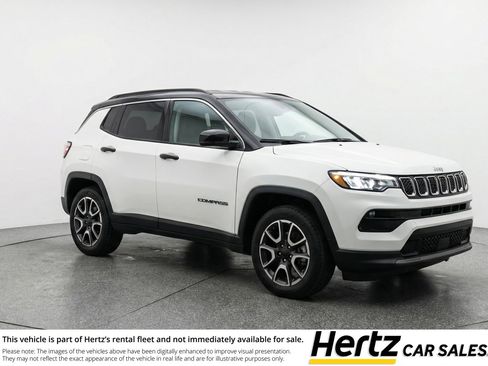 Used 2025 Jeep Compass Trailhawk AWD/4WD image 1