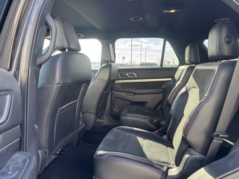 Used 2019 Ford Explorer XLT w/ Equipment Group 202A image 8