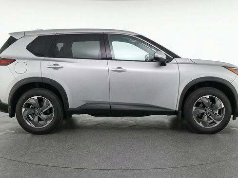 Used 2025 Nissan Rogue SV FWD image 11