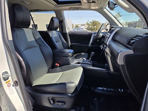 Used 2017 Toyota 4Runner SR5 Premium image 15