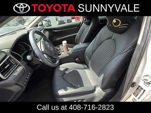 Used 2022 Toyota Camry SE w/ Convenience Package FWD image 4