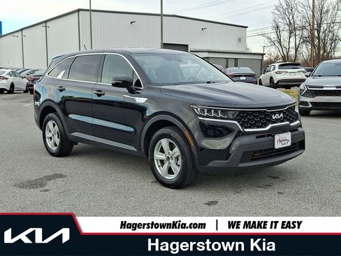 Used 2023 Kia Sorento LX image 1