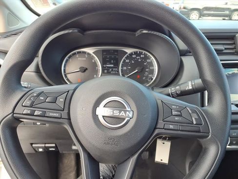 Used 2025 Nissan Versa S image 31