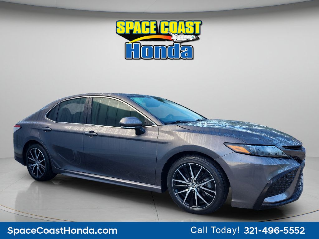 Used 2024 Toyota Camry SE w/ Convenience Package FWD image 1