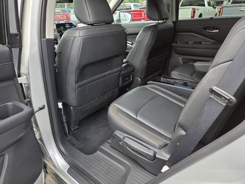Used 2025 Nissan Pathfinder SL w/ SL Premium Package AWD/4WD image 14