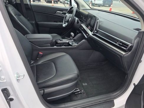 Certified 2025 Kia Sportage EX FWD image 8