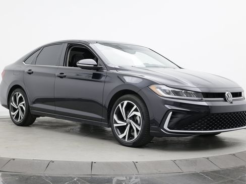 Used 2025 Volkswagen Jetta SEL FWD image 3