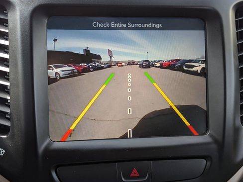 Used 2017 Jeep Cherokee Limited image 21