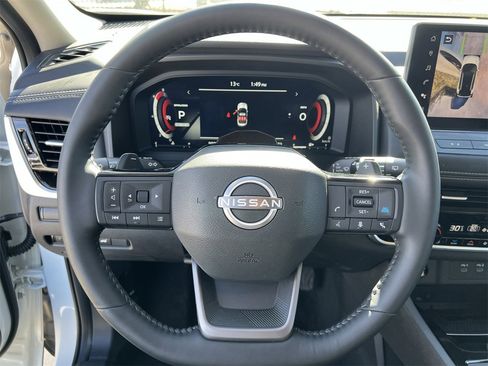 Certified 2025 Nissan Rogue SL w/ Tech Package image 8