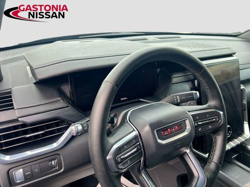 Used 2025 GMC Acadia Elevation image 11