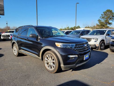 Certified 2020 Ford Explorer XLT w/ Equipment Group 202A image 7