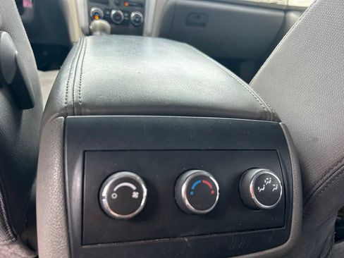 Used 2011 Chevrolet Traverse LS FWD image 17