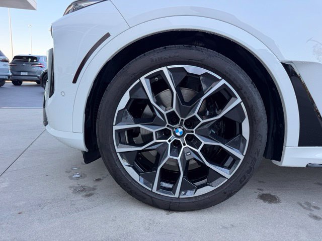 Used 2025 BMW X7 xDrive40i w/ M Sport Package AWD/4WD image 9