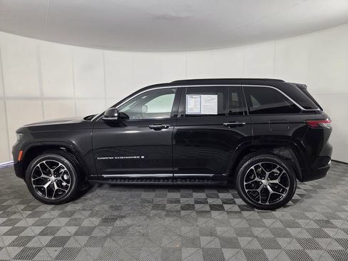 Used 2024 Jeep Grand Cherokee Summit AWD/4WD image 9