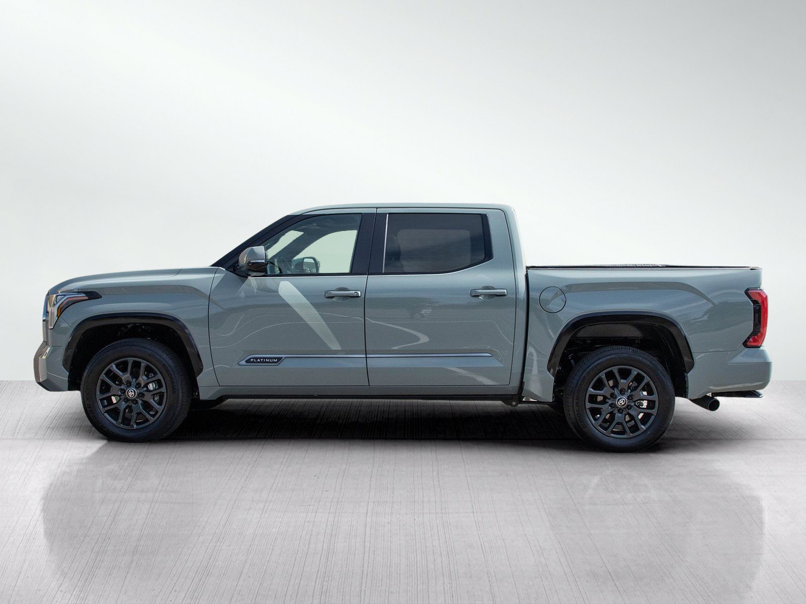 Used 2025 Toyota Tundra Platinum AWD/4WD image 2