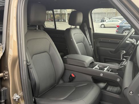 Certified 2025 Land Rover Defender 110 X-Dynamic SE image 12