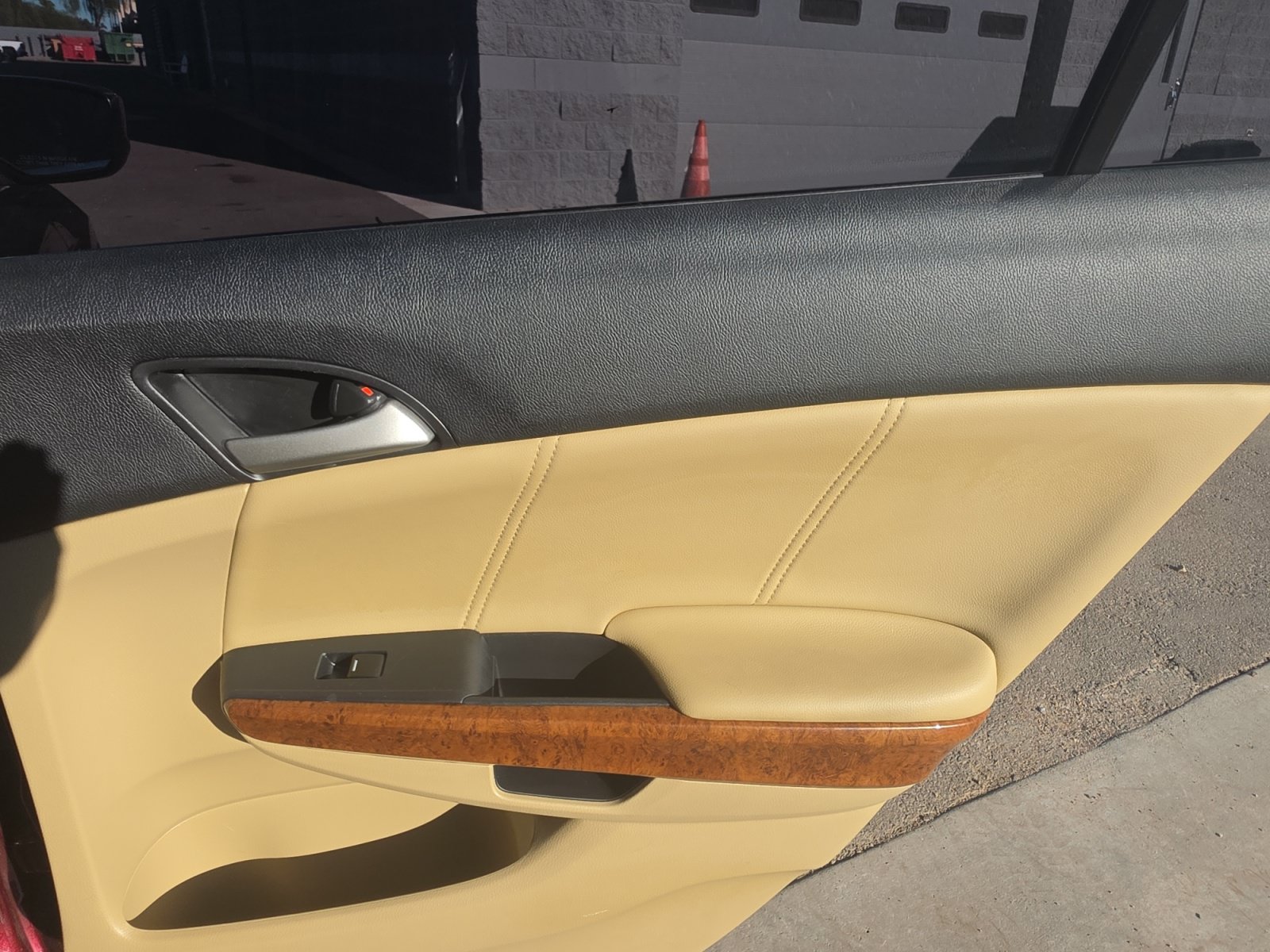 Used 2011 Honda Accord EX-L image 16