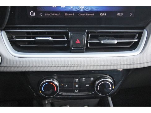 Used 2024 Chevrolet TrailBlazer LT w/ Driver Confidence Package FWD image 27