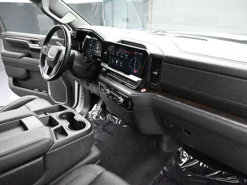 Used 2024 GMC Sierra 1500 SLT AWD/4WD image 27