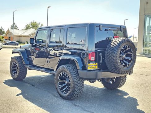 Used 2016 Jeep Wrangler Unlimited Sahara w/ Connectivity Group AWD/4WD image 4
