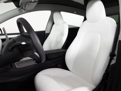 Used 2024 Tesla Model Y Long Range AWD/4WD image 15
