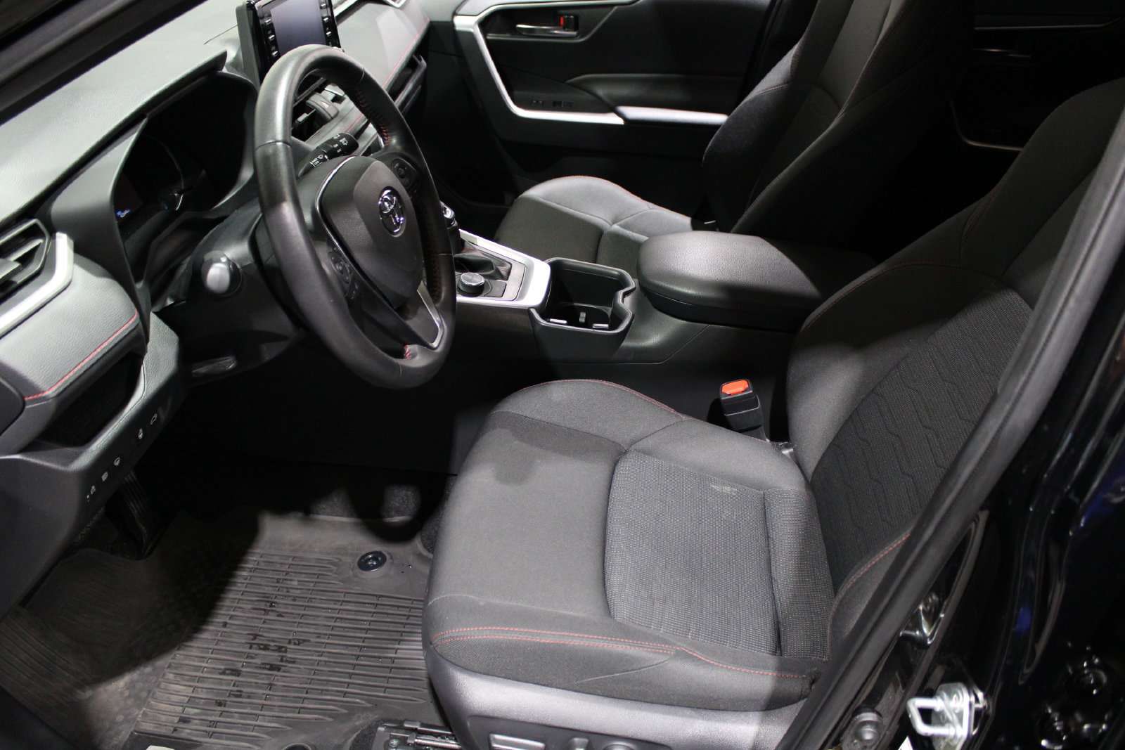 Used 2022 Toyota RAV4 SE w/ Weather & Moonroof Package AWD/4WD image 18