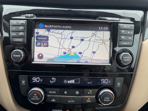 Used 2015 Nissan Rogue SL image 3