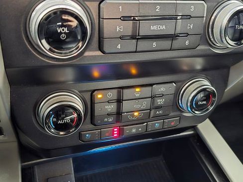 Used 2019 Ford F150 Lariat w/ Equipment Group 502A Luxury image 33