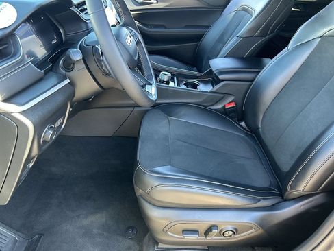 Used 2025 Jeep Grand Cherokee Altitude AWD/4WD image 15